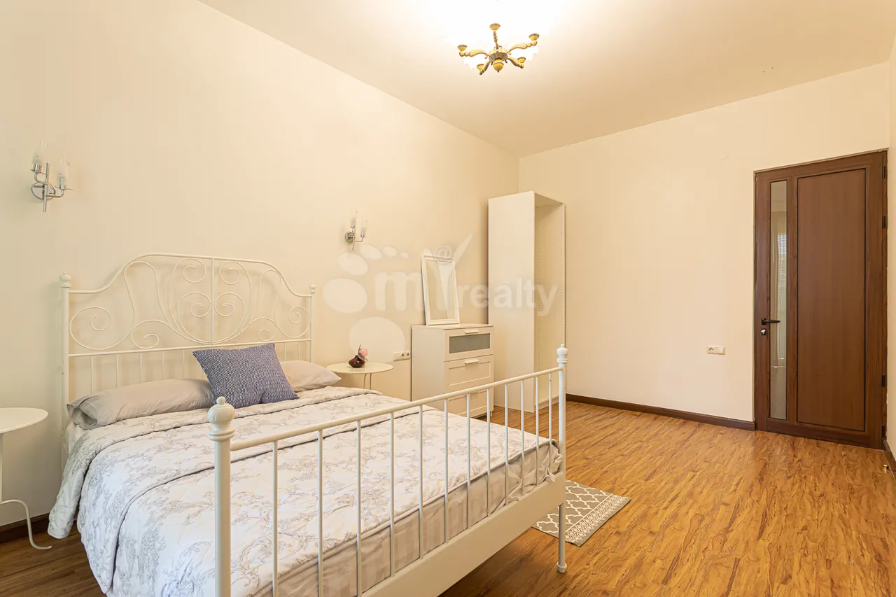 4 bedroom apartment for rent Amiryan St, Center Yerevan, 160919