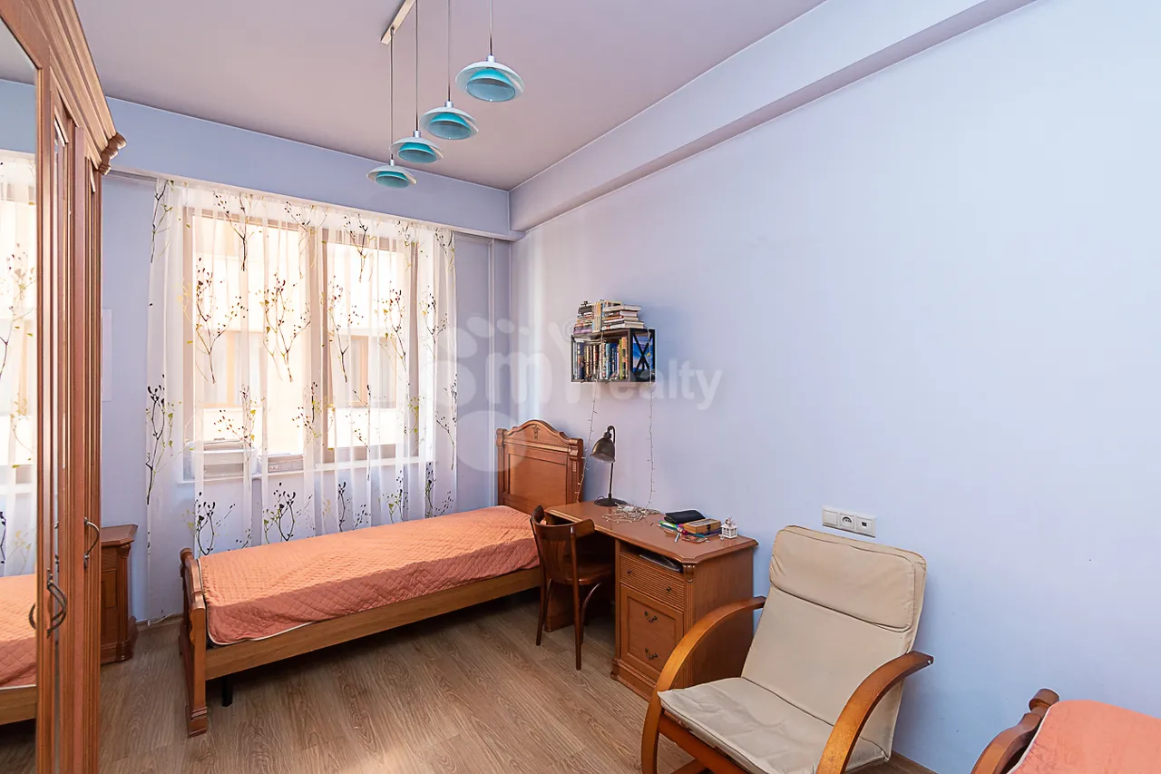 4 bedroom apartment for sale Northern(Hyusisayin)  Ave, Center Yerevan, 161341