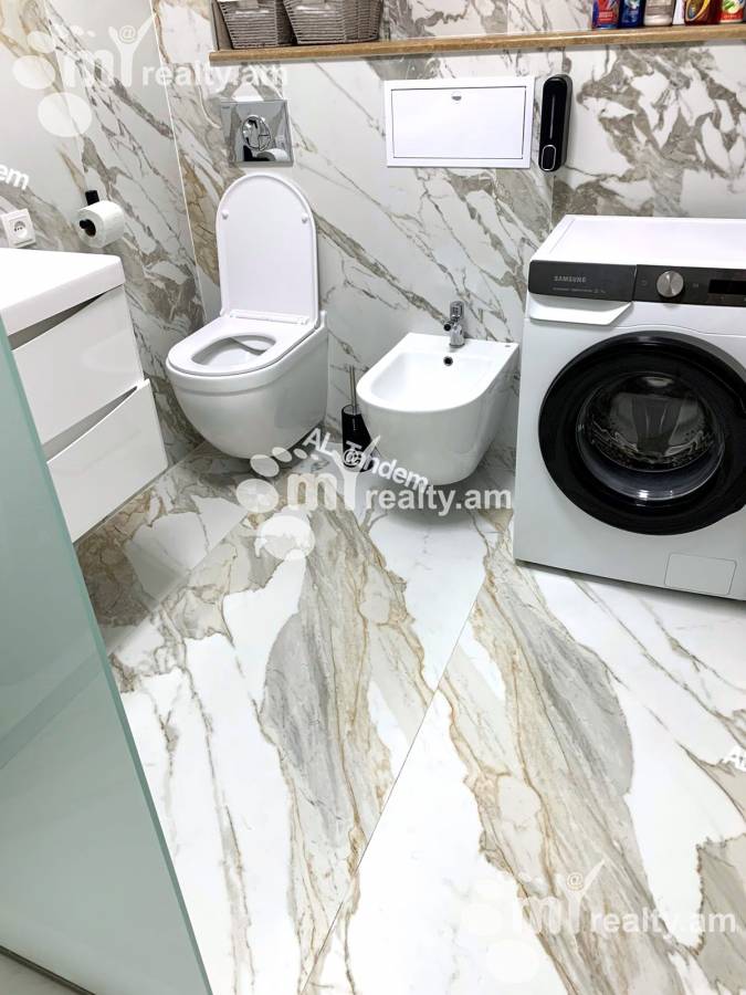 Купить 3 комнатную квартиру Вардананц ул, Центр Ереван, 143105