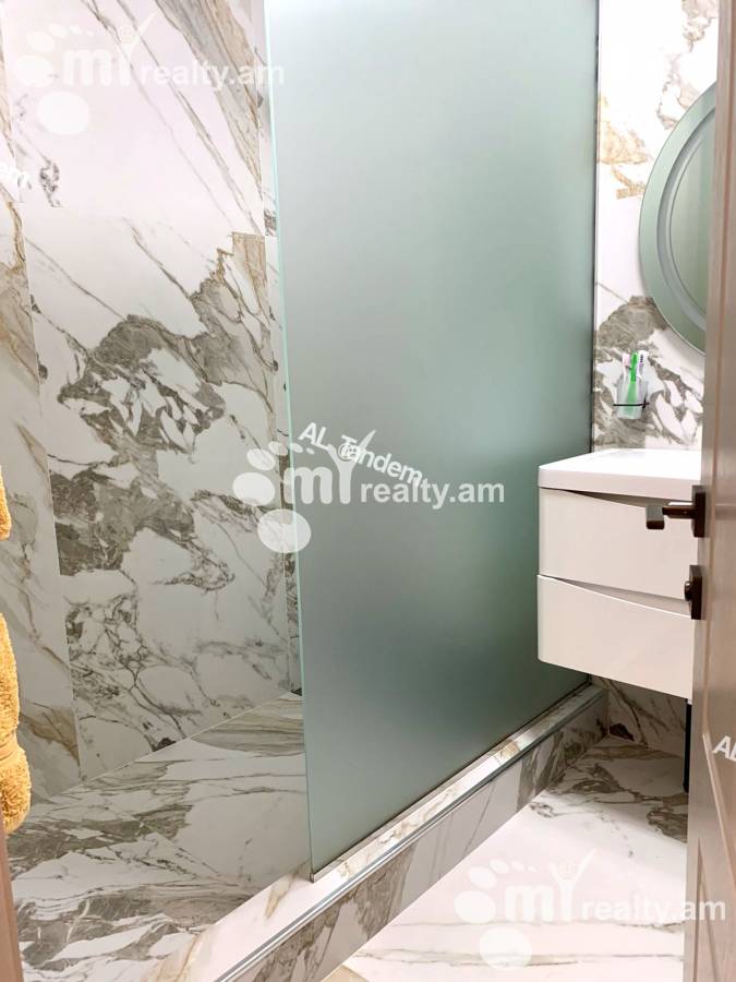 Купить 3 комнатную квартиру Вардананц ул, Центр Ереван, 143105