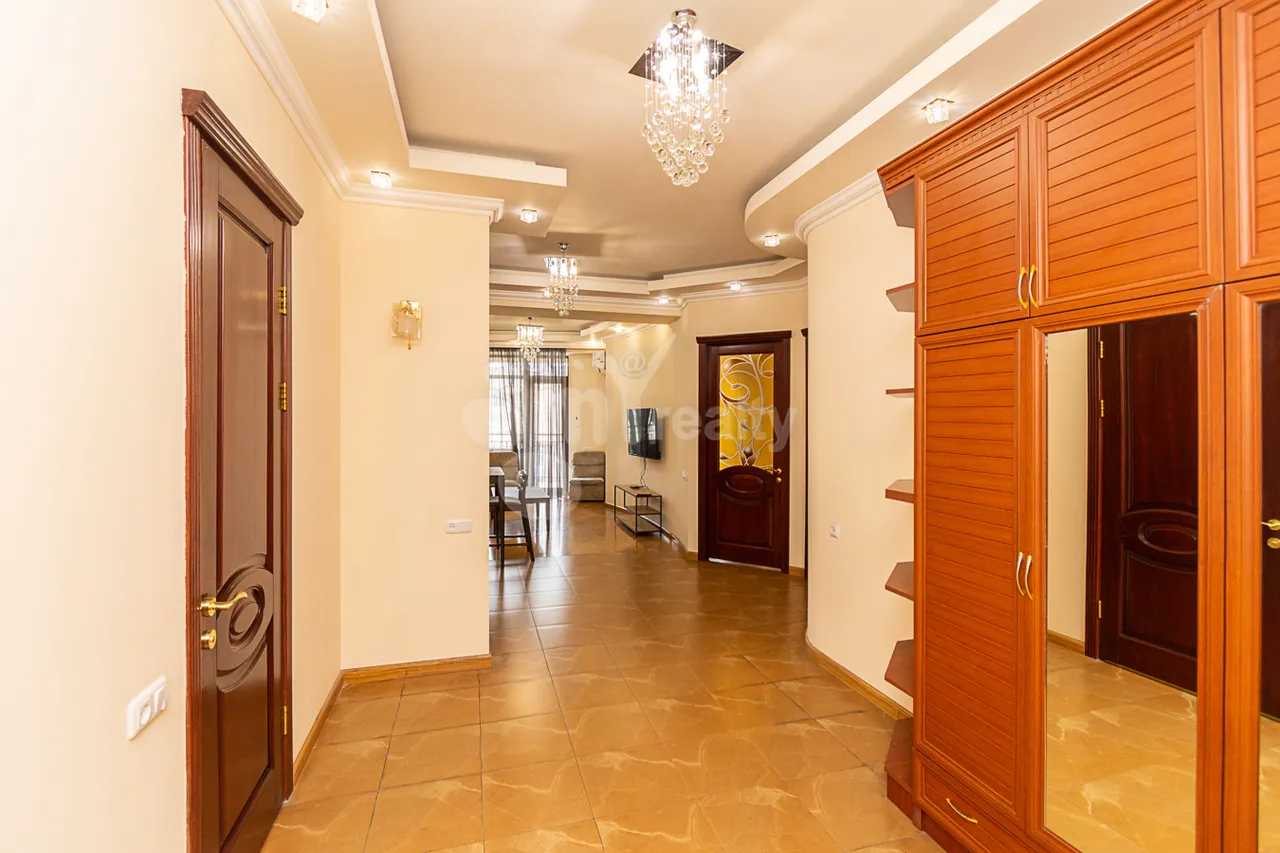 3 bedroom apartment for rent خیابان واردانانتس, مرکز شهر ایروان, 160007