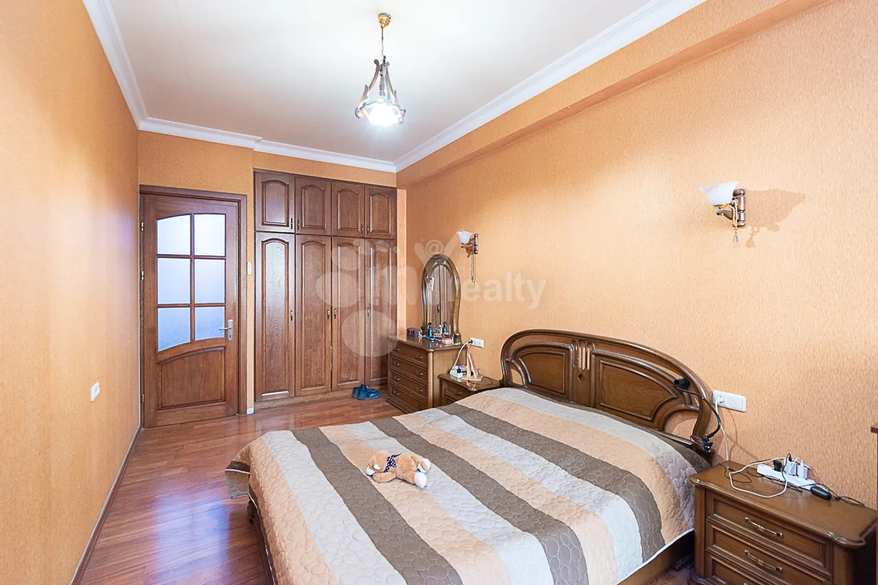 4 bedroom apartment for sale خیابان هین اِرِوانتسی, مرکز شهر ایروان, 159857