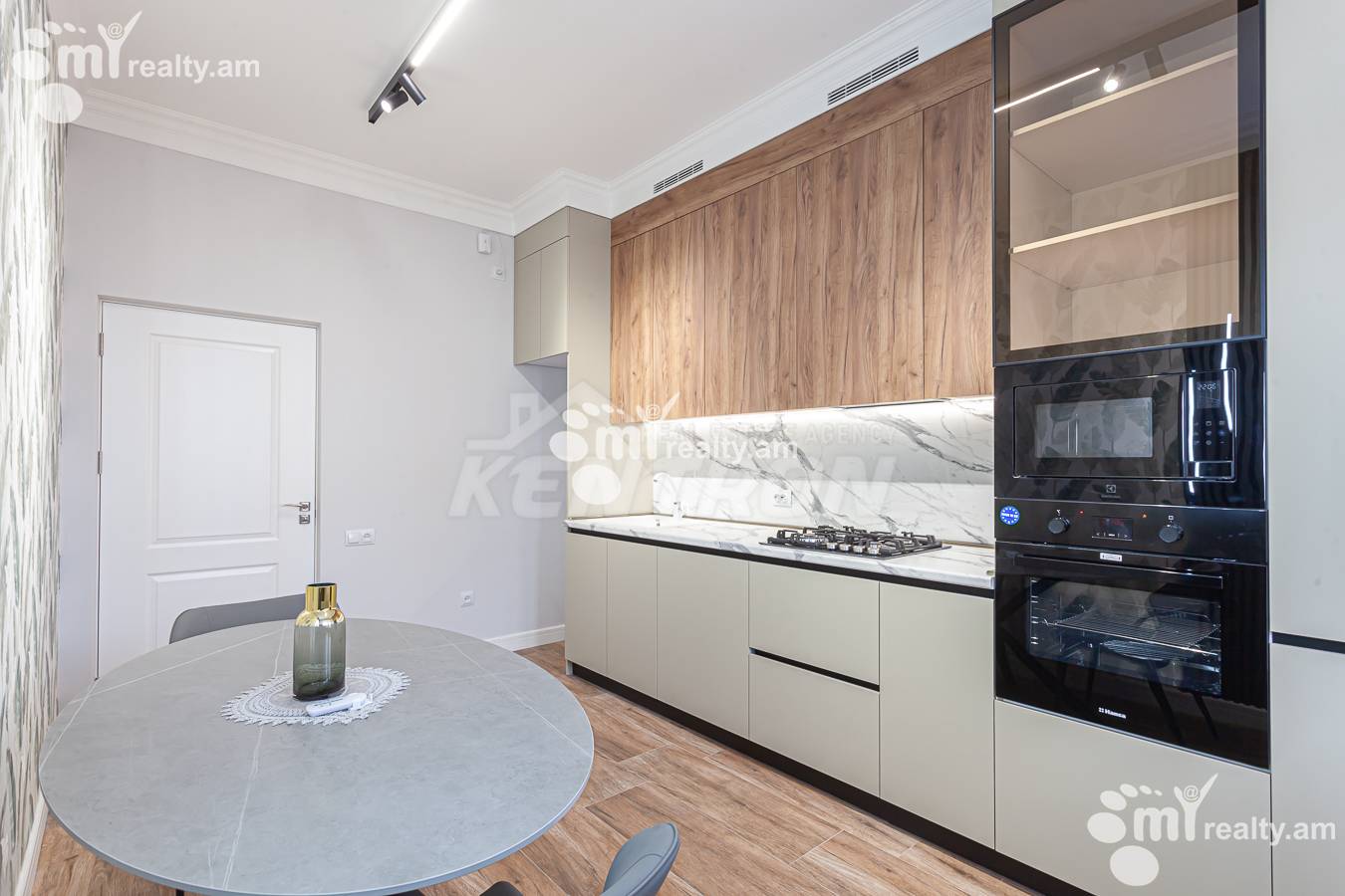 4 սենյականոց բնակարան  Մ․ Մելքոնյան փող, Կենտրոն Երևան, 155071