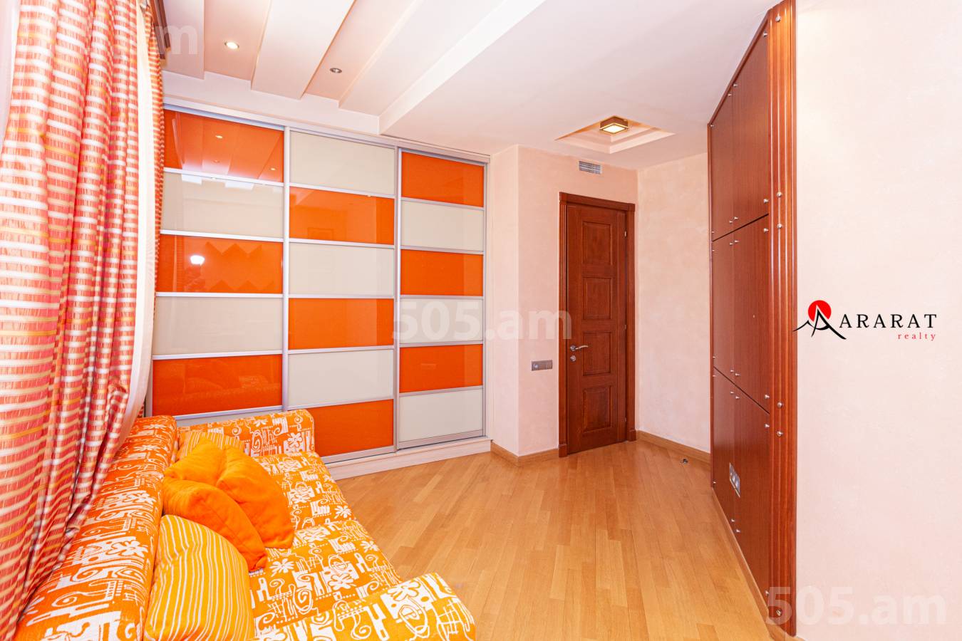 4 սենյականոց բնակարան  Սարմենի փող, Կենտրոն Երևան, 134008