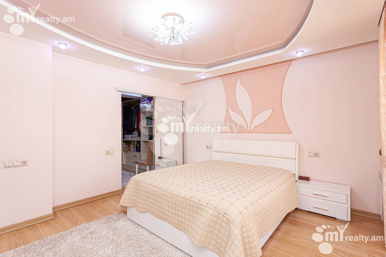 4 սենյականոց բնակարան  Կորի փող. 1ին նր, Կենտրոն Երևան, 145489