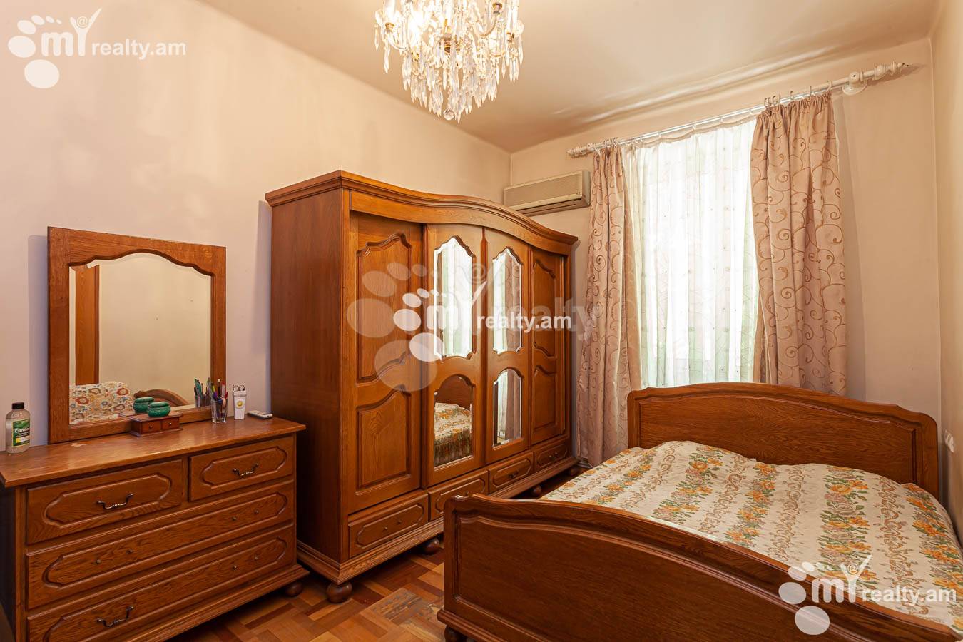 Снять 4 комнатную квартиру Сарян ул, Центр Ереван, 152735