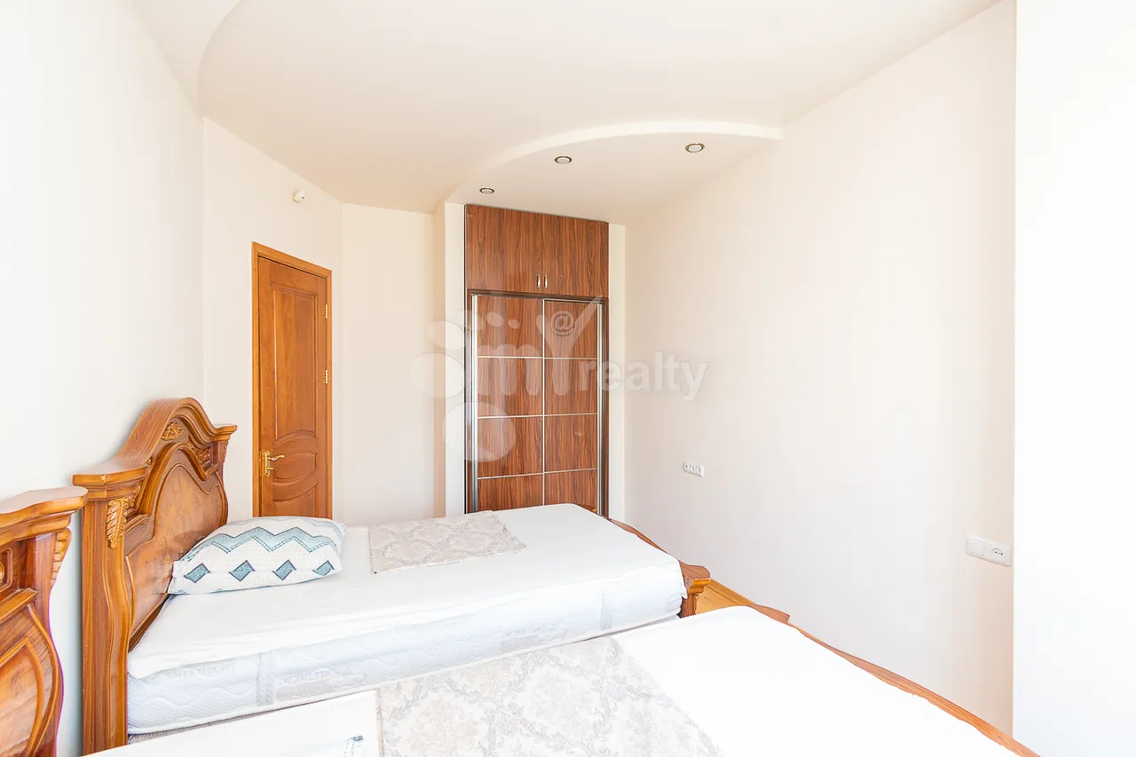 5 bedroom apartment for rent Nalbandyan St, Center Yerevan, 161916