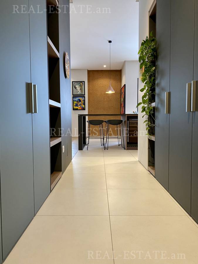 Купить 4 комнатную квартиру Антараин ул, Центр Ереван, 107579