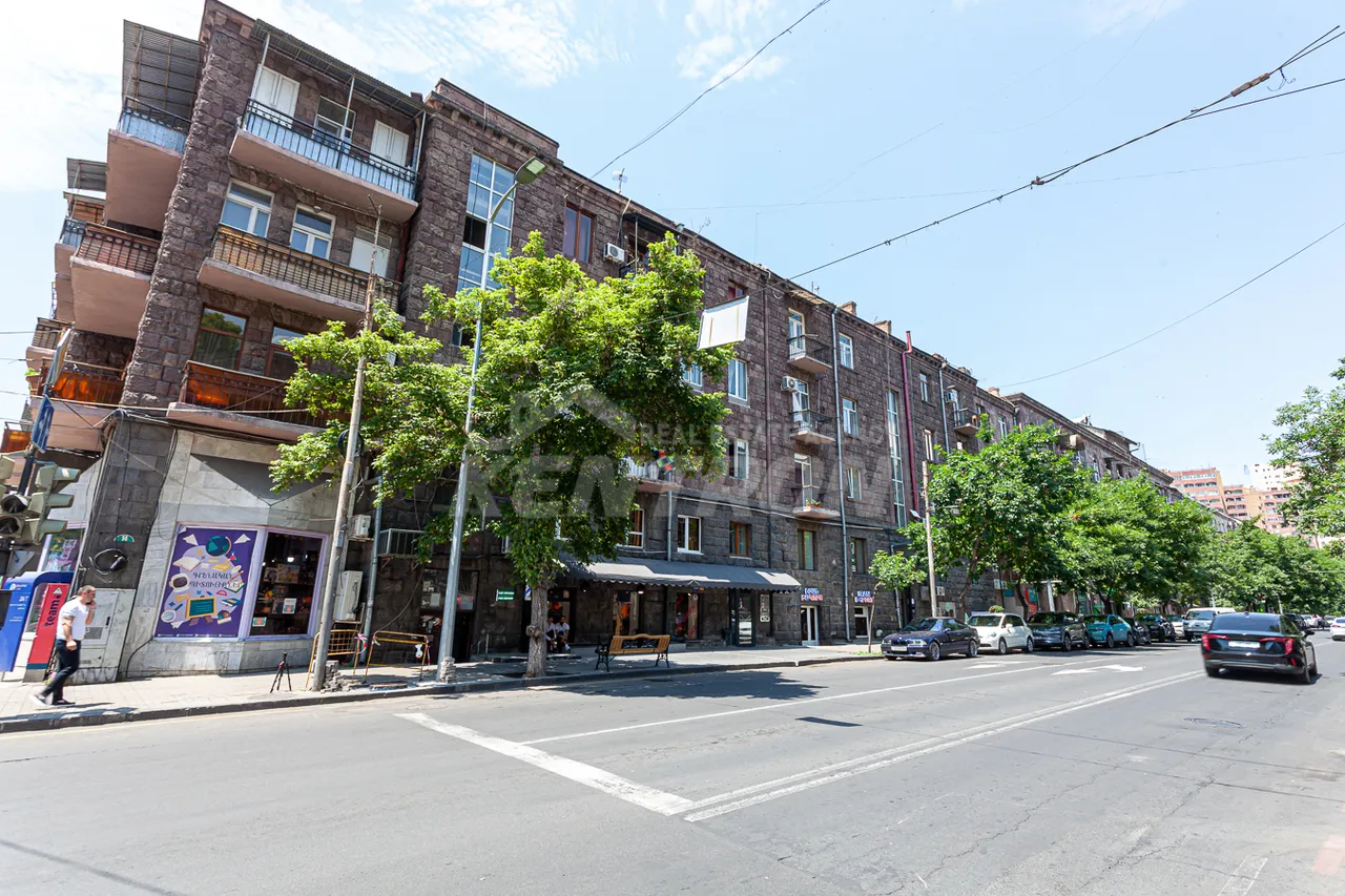 3 bedroom apartment for sale خیابان ماشتوتس, مرکز شهر ایروان, 157544