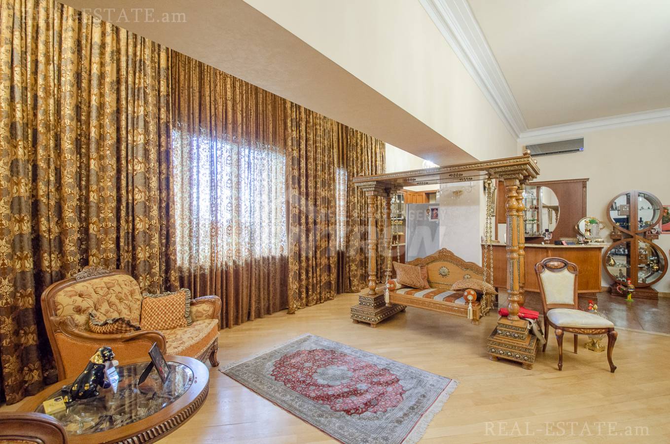 4 bedroom apartment for sale rue d'Abovyan, Center Yerevan, 137151