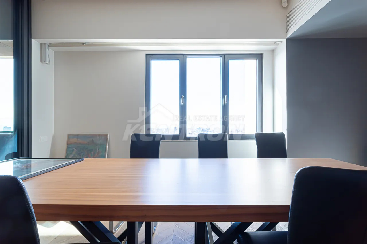 4 սենյականոց բնակարան  Պուշկինի փող, Կենտրոն Երևան, 157580