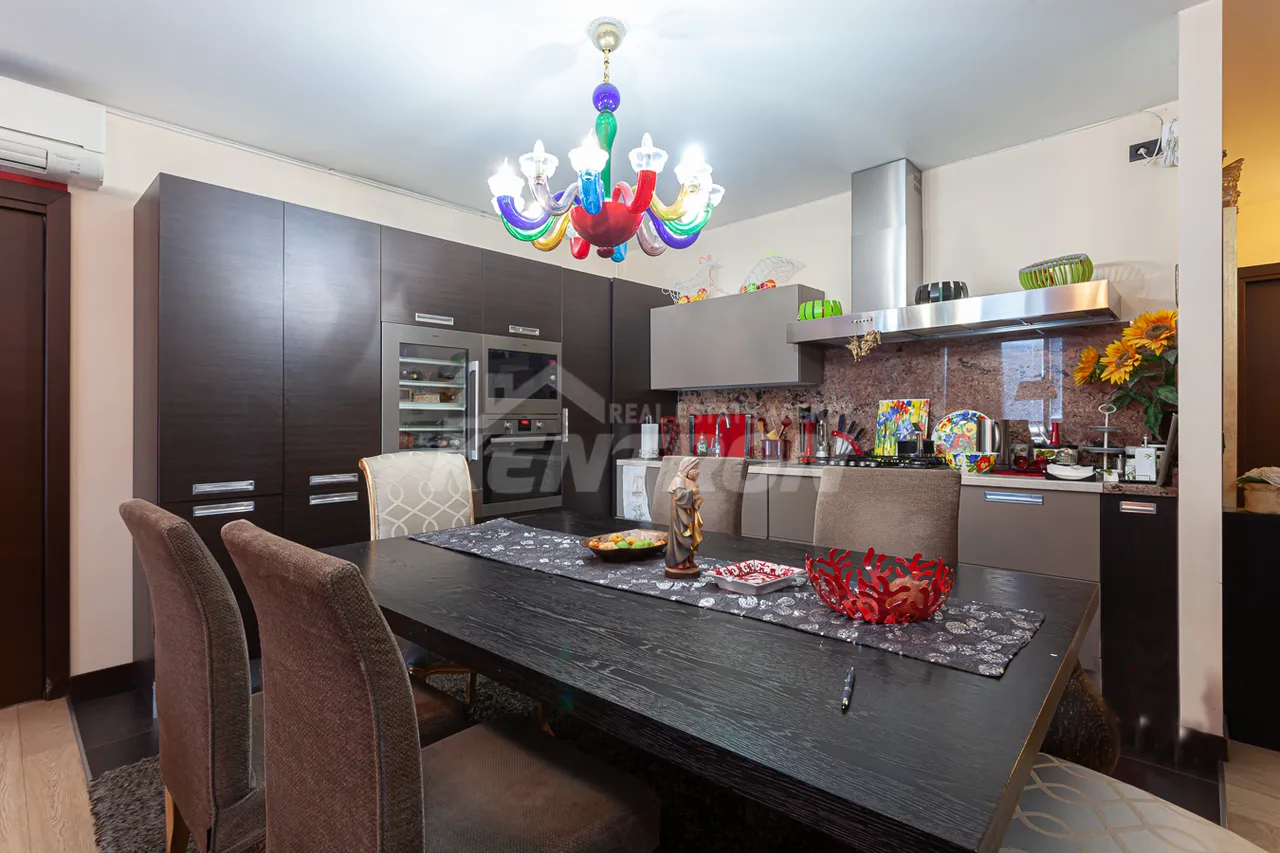 3 bedroom apartment for sale خیابان وازگِن سارگیسیان, مرکز شهر ایروان, 159354