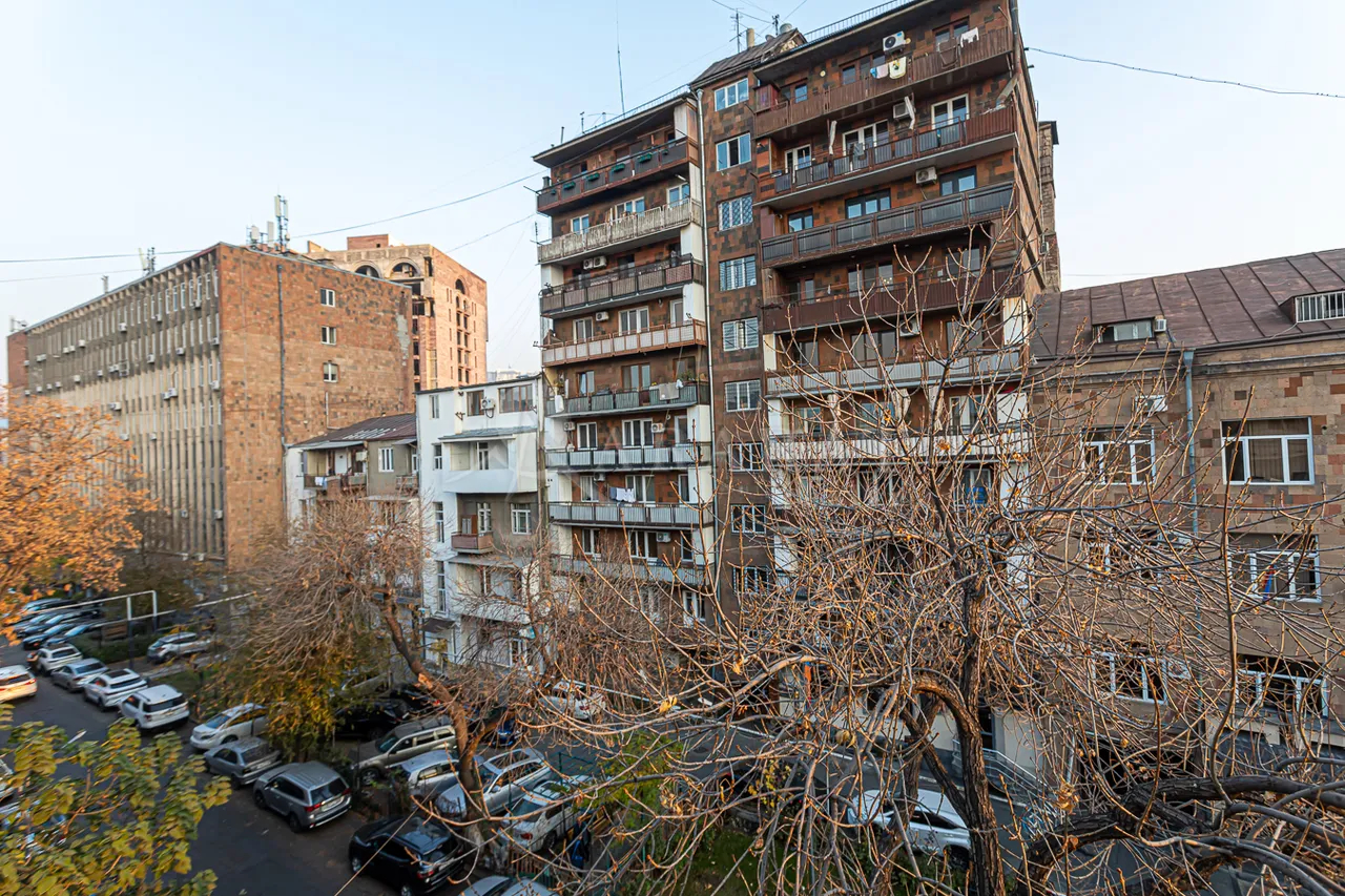 Купить 2 комнатную квартиру Анрапетутян ул, Центр Ереван, 158021