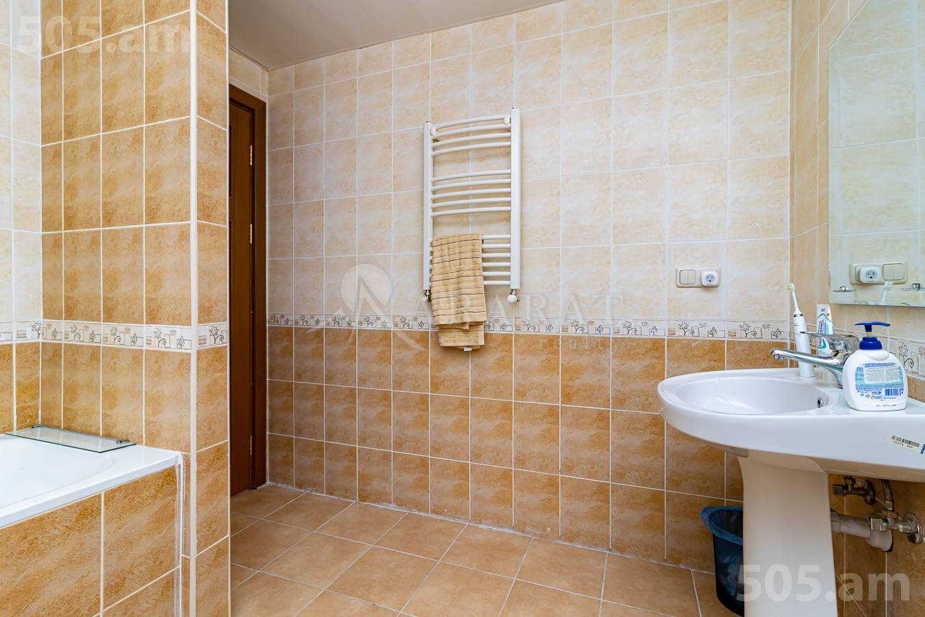 3 bedroom apartment for sale Antarayin St, Center Yerevan, 137611