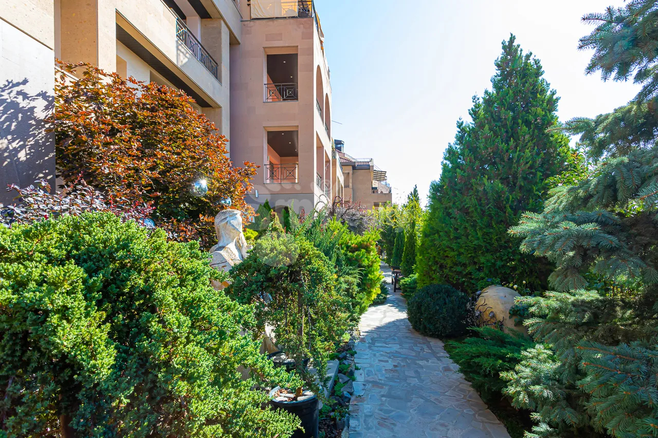 3 bedroom apartment for rent Antarayin St, Center Yerevan, 159001