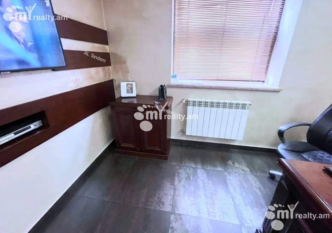 Купить коммерческoе помещение Вардананц ул, Центр Ереван, 147724