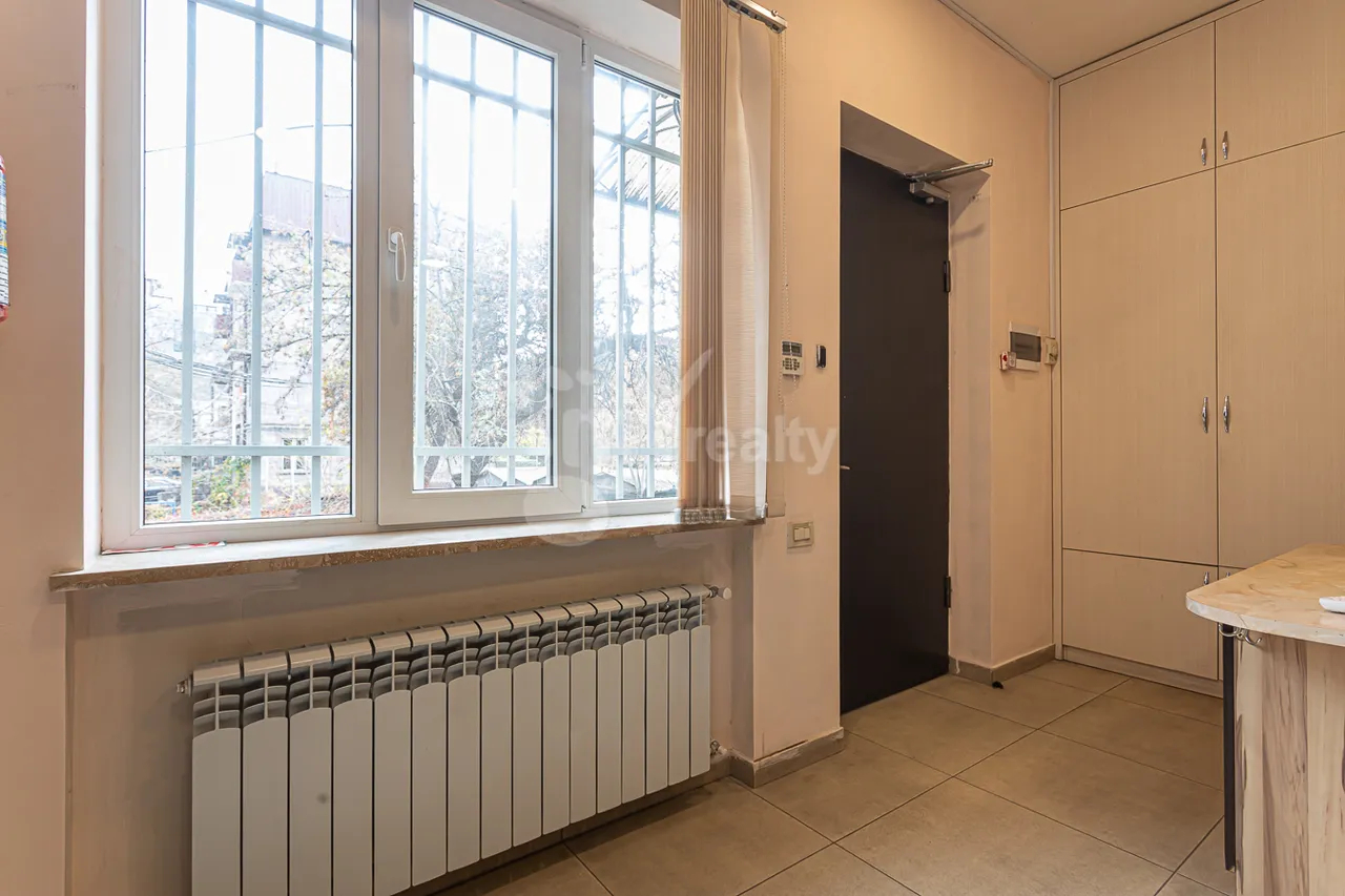 Commercial property for sale Mashtots Ave, Center Yerevan, 158298