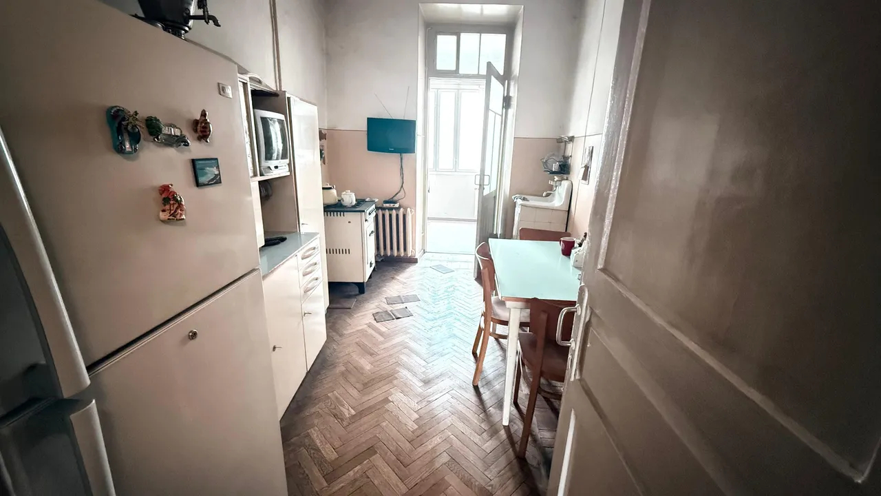 3 bedroom apartment for sale rue d'Abovyan, Center Yerevan, 158997