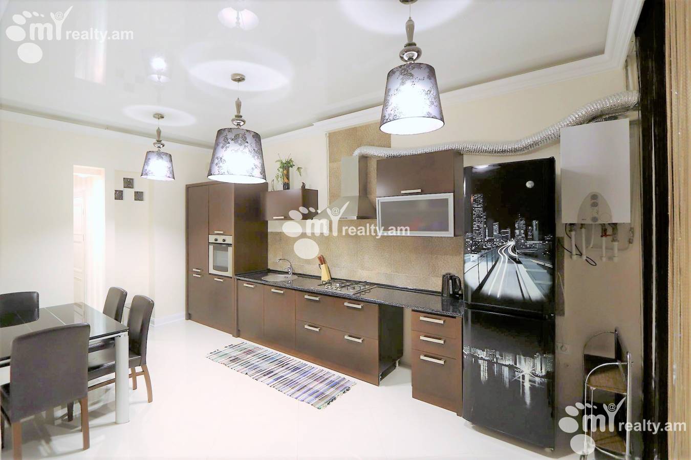 3 bedroom apartment for rent Abovyan St, Center Yerevan, 125985