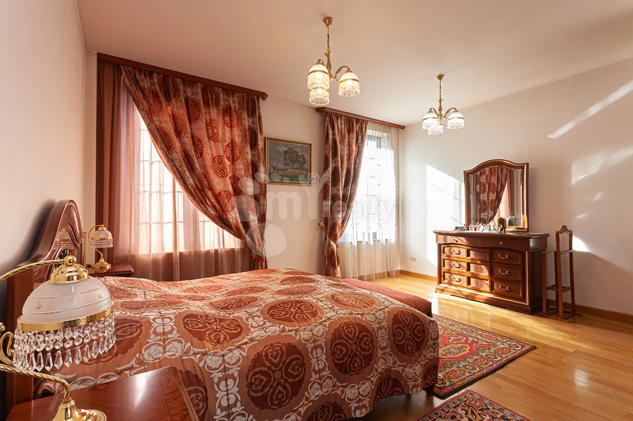 4 bedroom apartment for sale D. Demirchyan St, Center Yerevan, 161661