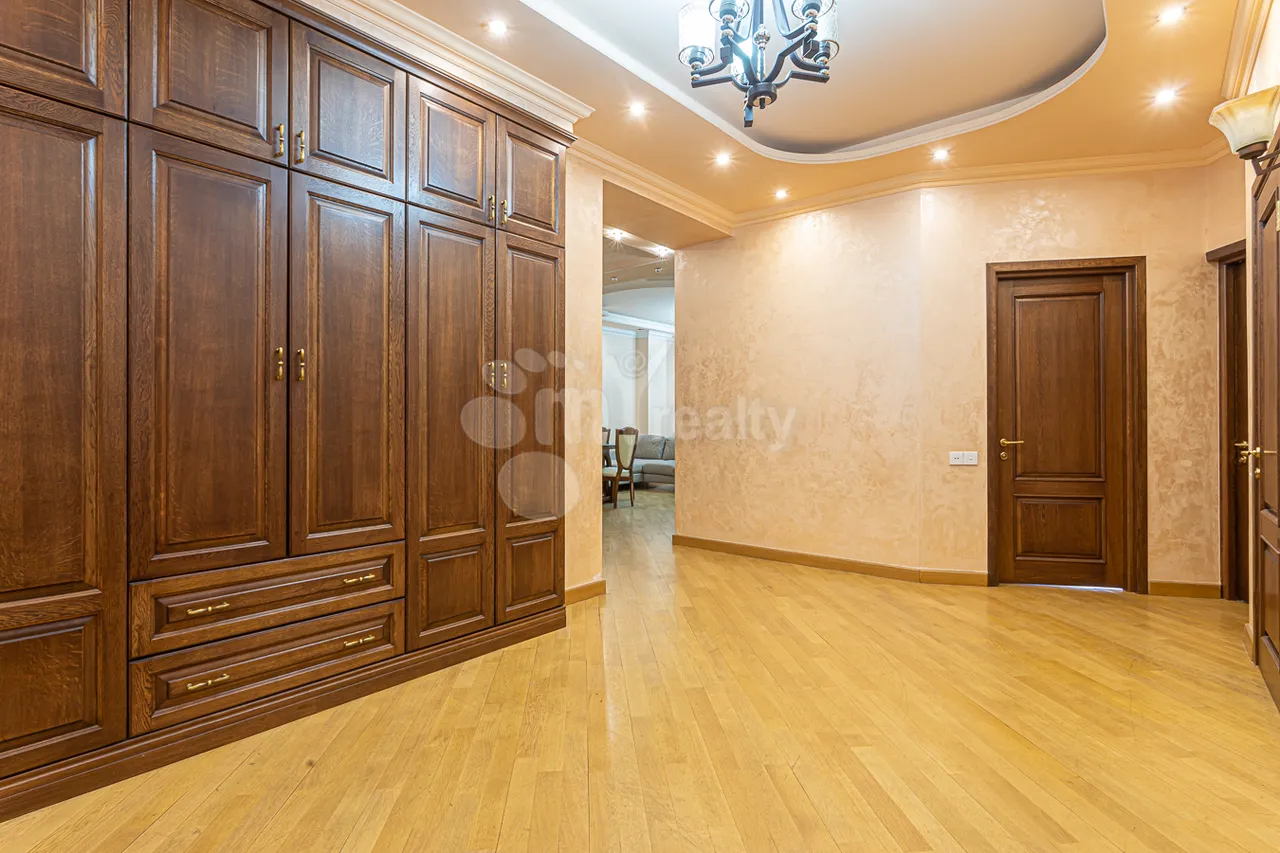 3 սենյականոց բնակարան վարձով Սայաթ-Նովայի պող, Կենտրոն Երևան, 158875