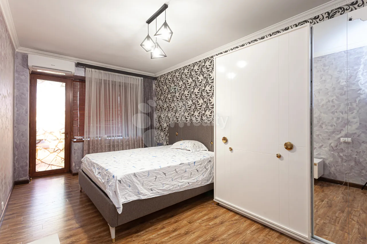 4 bedroom apartment for sale Antarayin St, Center Yerevan, 160812