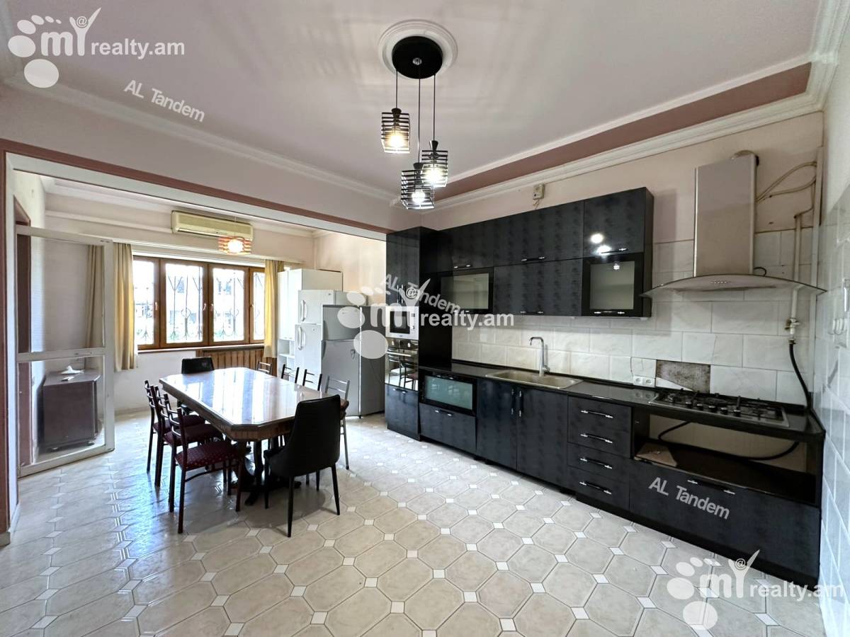 Commercial for rent خیابان باربیوس, عربگیر ایروان, 155229