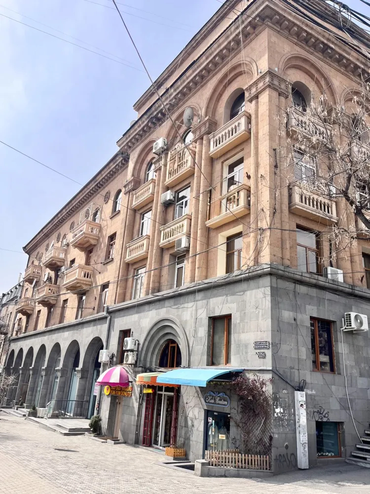 bnakaran/3-senyakanoc/Abovyan+St/Center/Yerevan