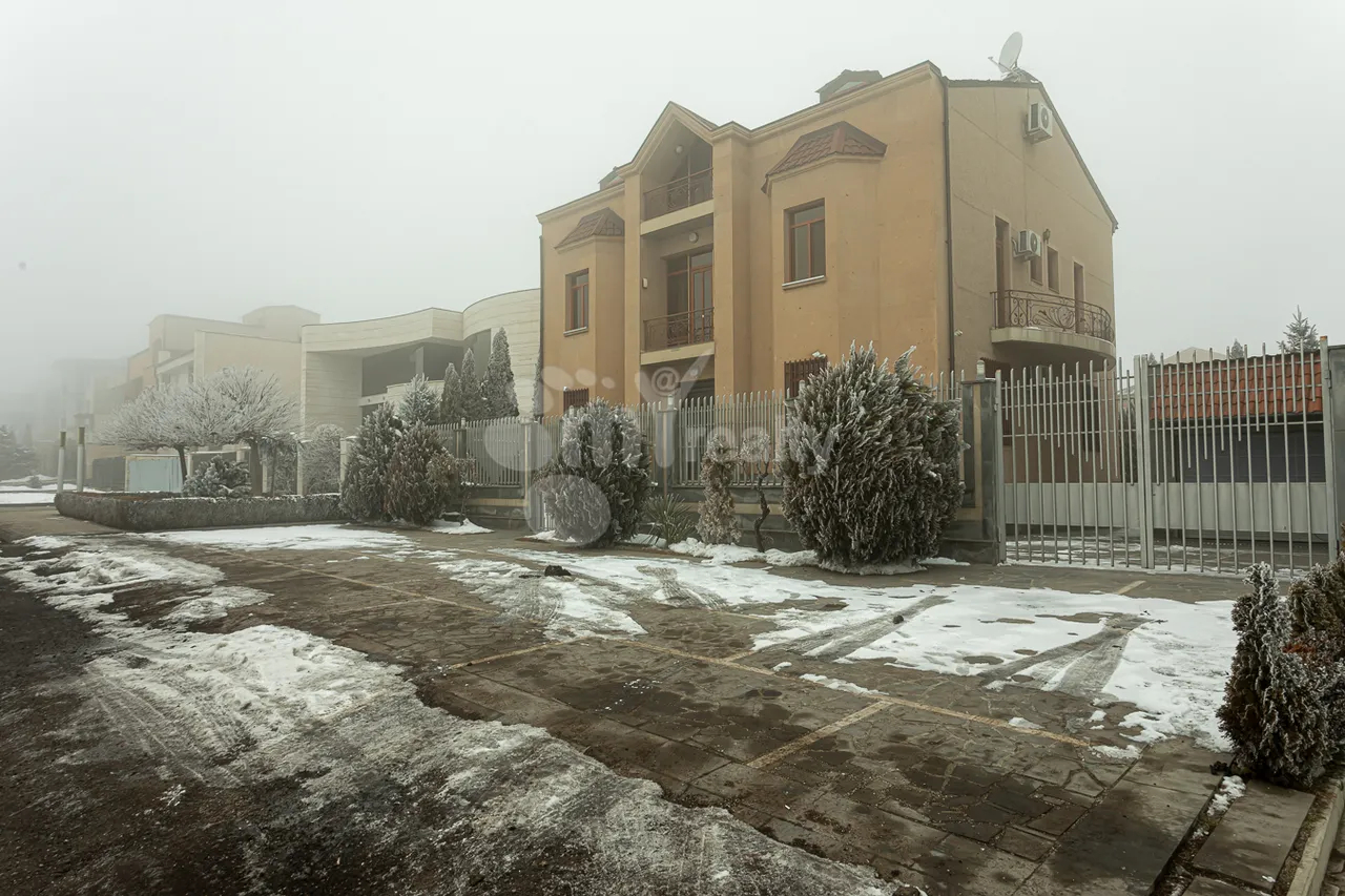 House for sale Tsarav Aghbyur St, Awan Yerevan, 159132
