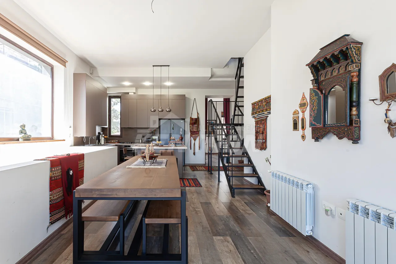 House for sale Fizkulturnikner St, Center Yerevan, 157324