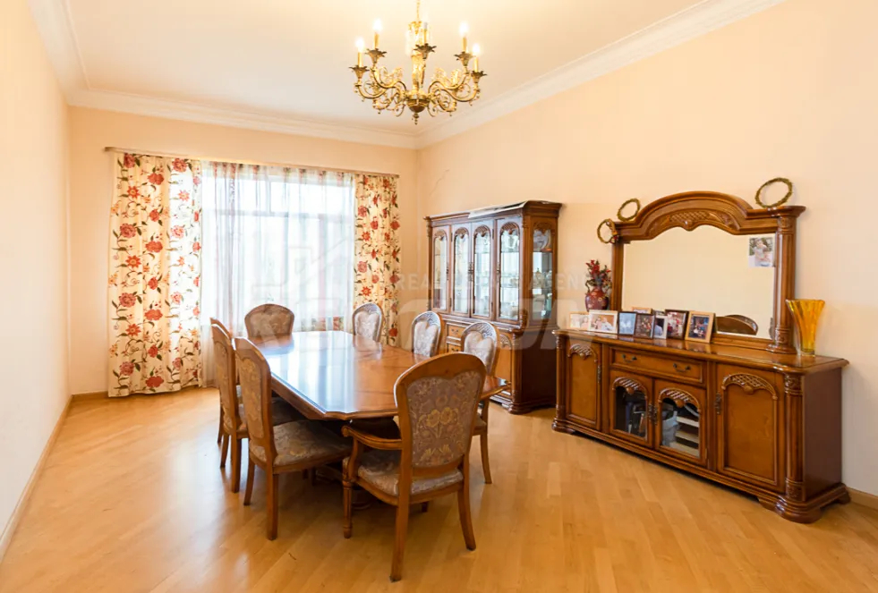 5 bedroom apartment for sale Zakyan St, Center Yerevan, 161876