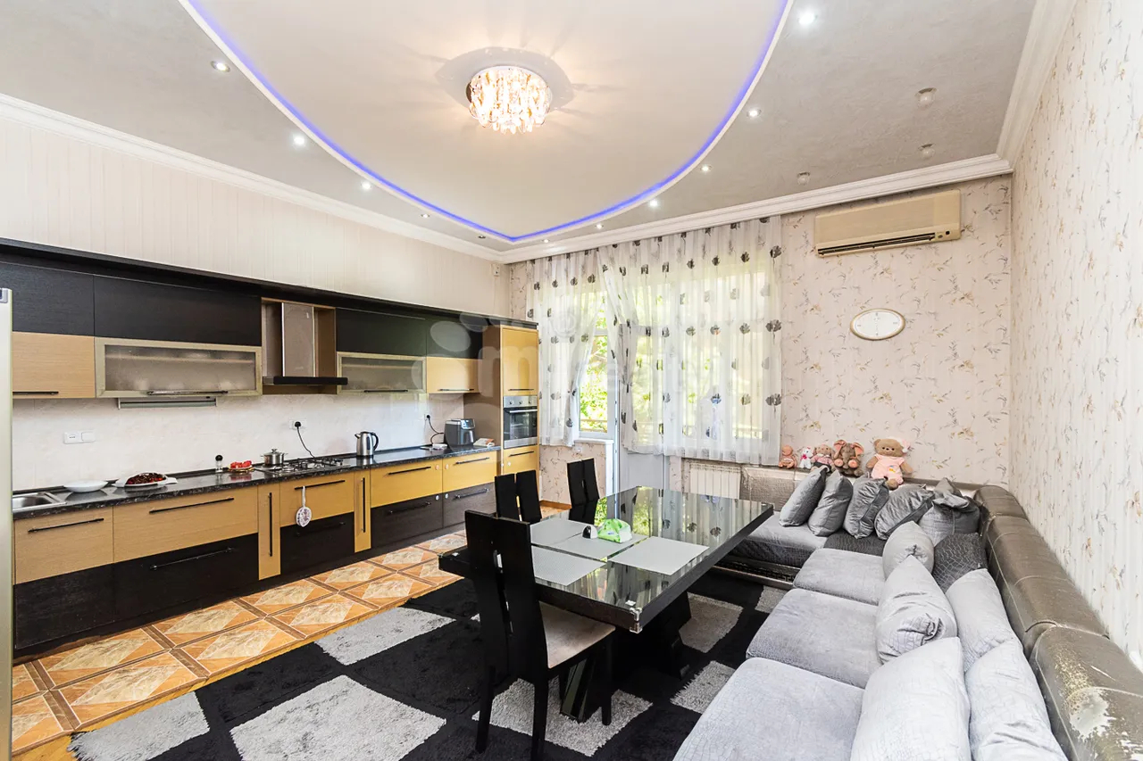 5 bedroom apartment for sale خیابان نعلبندیان, مرکز شهر ایروان, 160686