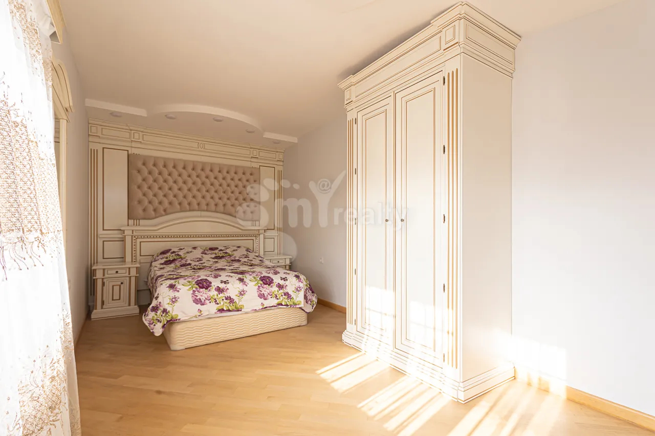 5 bedroom apartment for rent Spendiaryan St, Center Yerevan, 158573