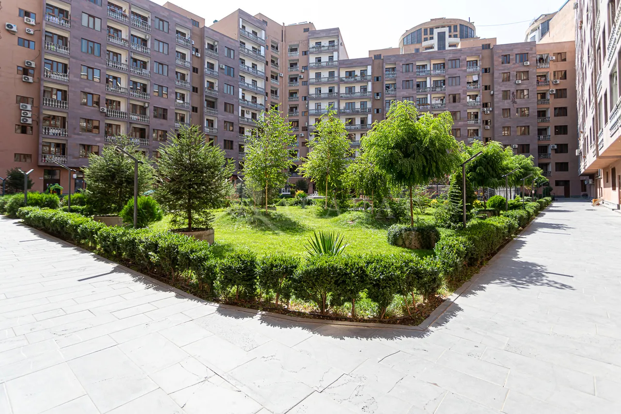 4 bedroom apartment for sale خیابان آدونس, عربگیر ایروان, 159645