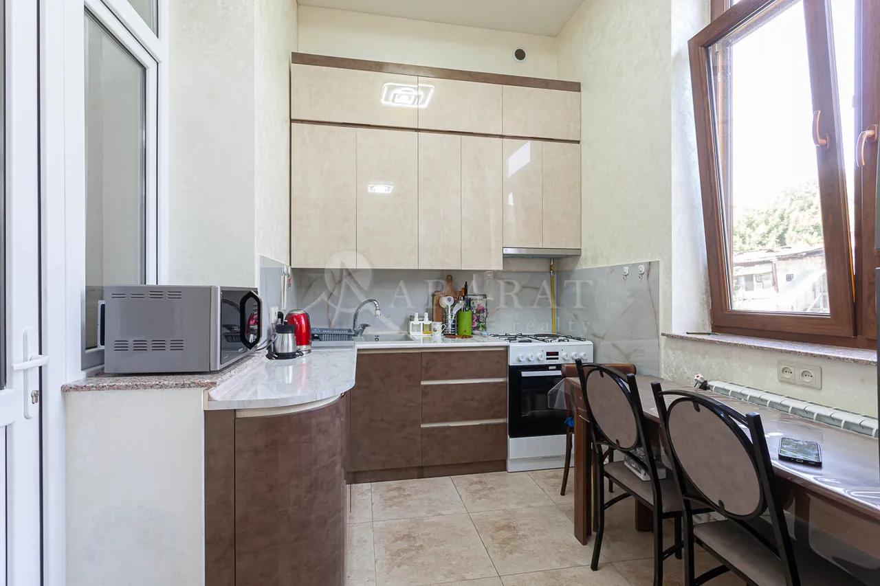 3 bedroom apartment for rent Paronyan St, Center Yerevan, 157955