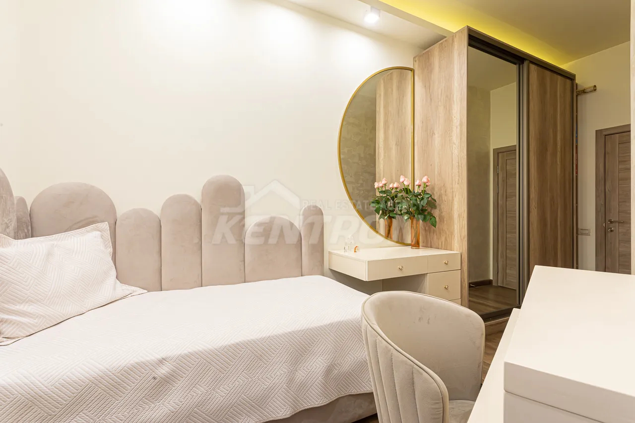 4 bedroom apartment for sale خیابان یِکمالیان, مرکز شهر ایروان, 158583