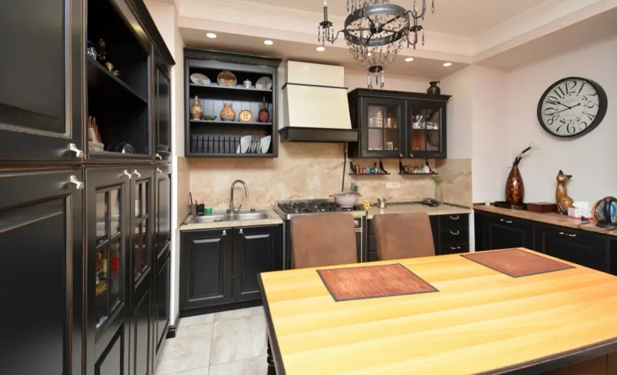 3 bedroom apartment for rent Tamanyan St, Center Yerevan, 161969