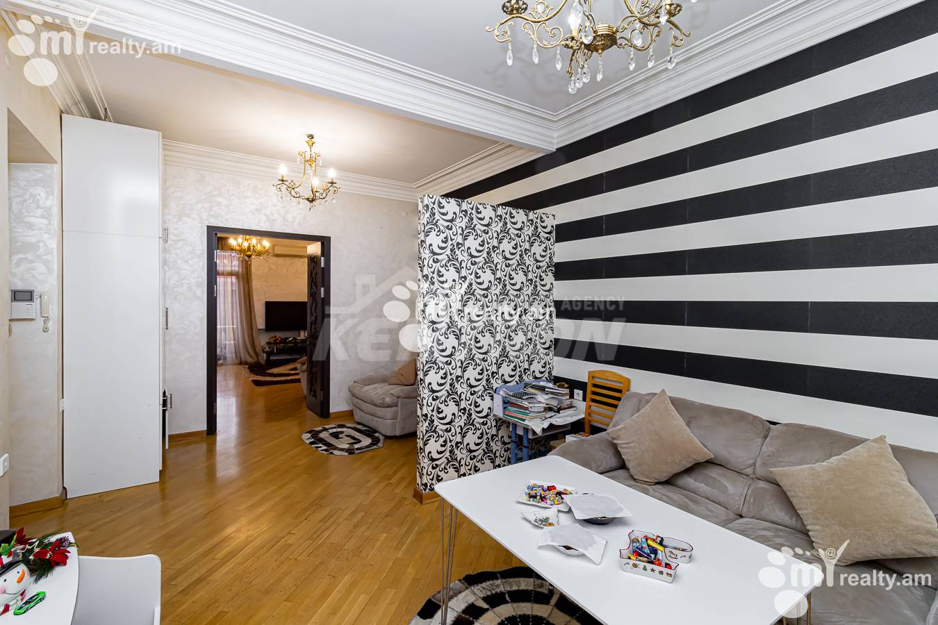 4 սենյականոց բնակարան  Նալբանդյան փող, Կենտրոն Երևան, 155250