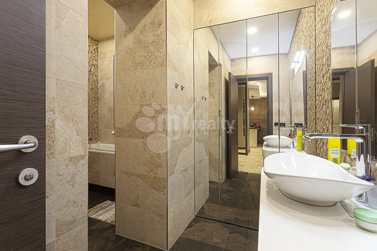 3 bedroom apartment for sale Aram St, Center Yerevan, 161991