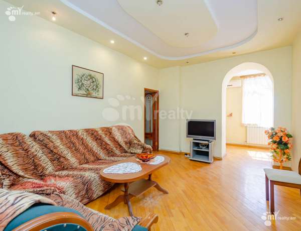 2-senyakanoc-bnakaran-vacharq-Yerevan-Center