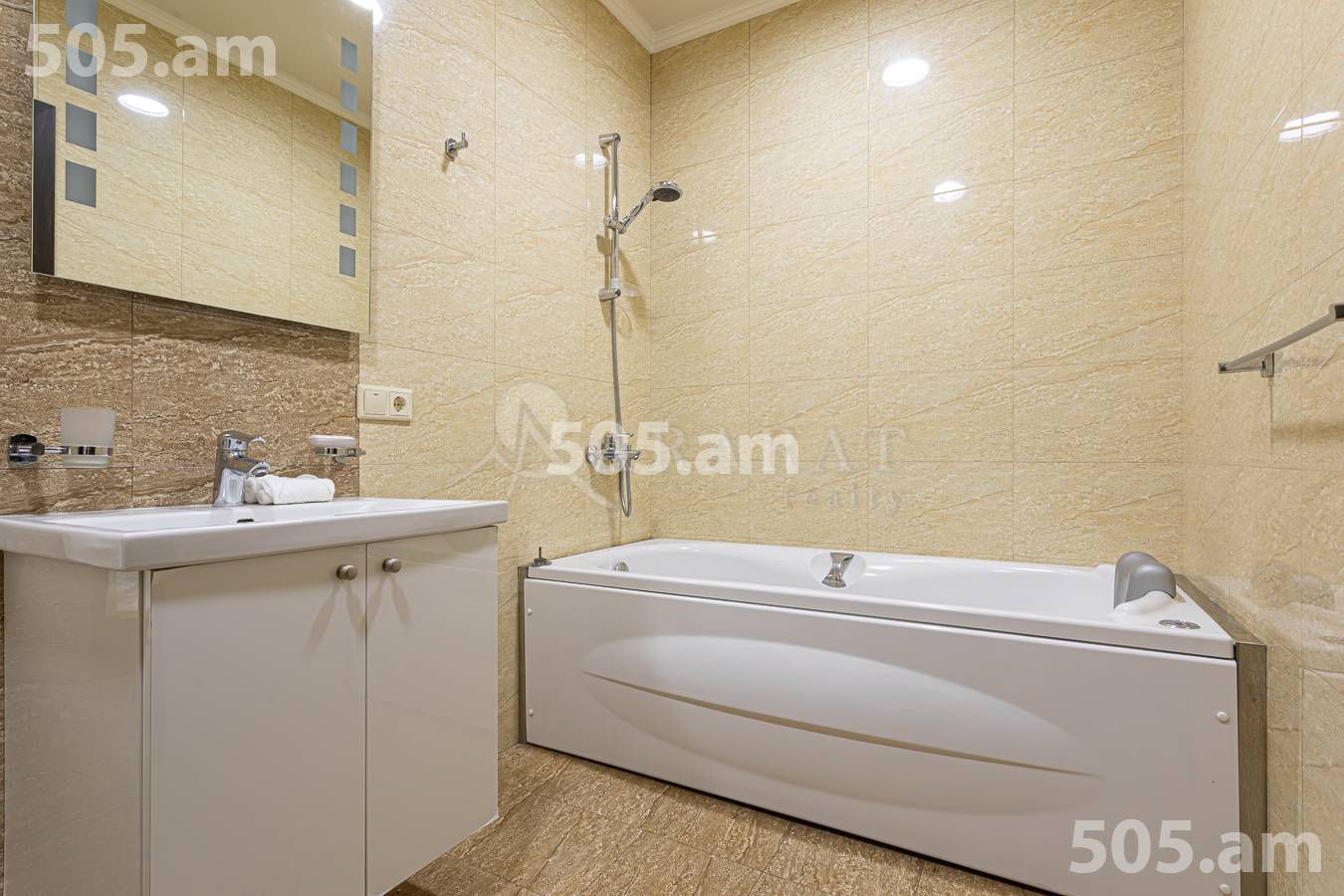 3 bedroom apartment for rent Aram St, Center Yerevan, 156278