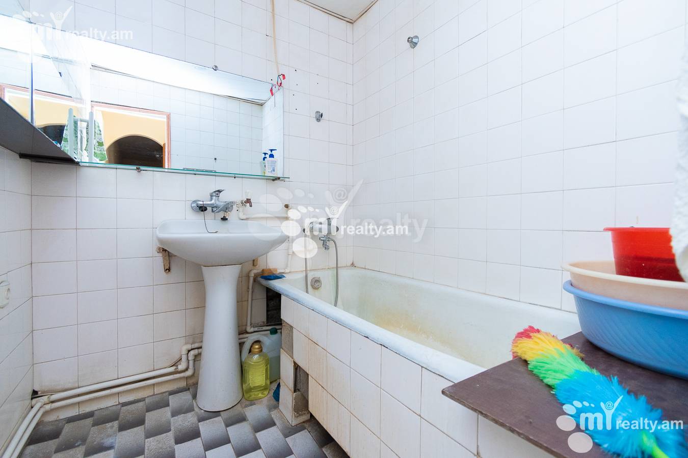 3 սենյականոց բնակարան  Ե. Քոչար փող, Կենտրոն Երևան, 152019