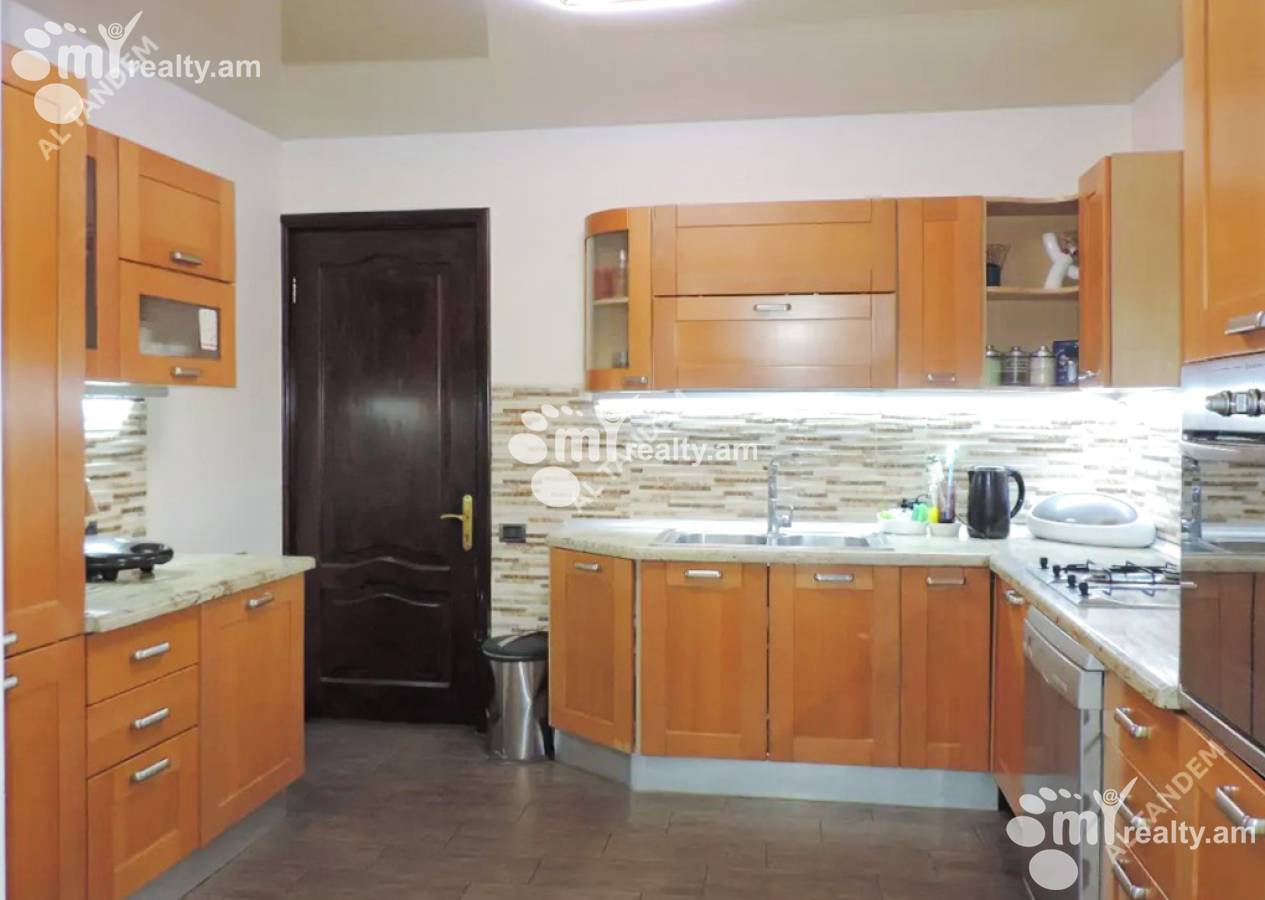 Купить 4 комнатную квартиру Абовян ул, Центр Ереван, 159948