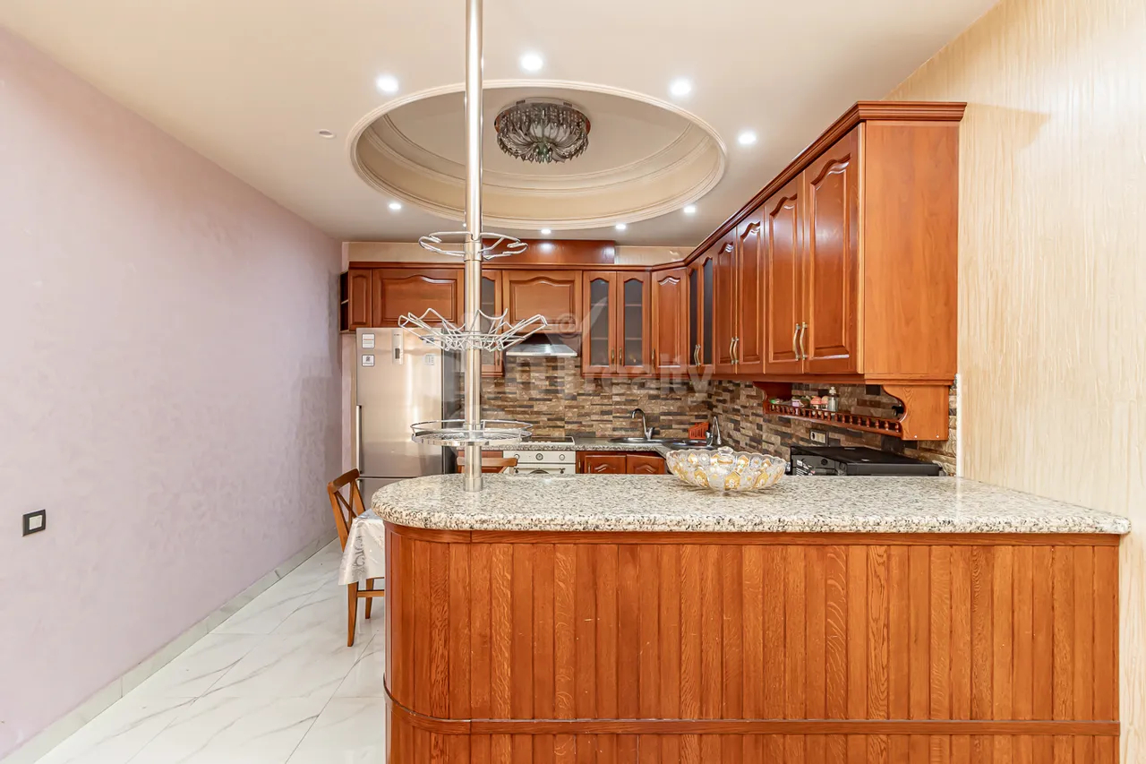 3 bedroom apartment for sale خیابان آرام, مرکز شهر ایروان, 161232