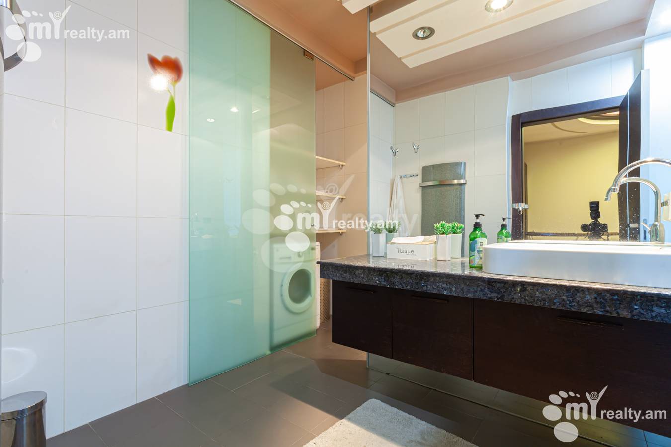 4 սենյականոց բնակարան  Իսահակյան փող, Կենտրոն Երևան, 151935