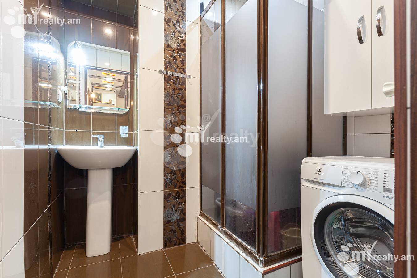 4 սենյականոց բնակարան  Պուշկինի փող, Կենտրոն Երևան, 154570