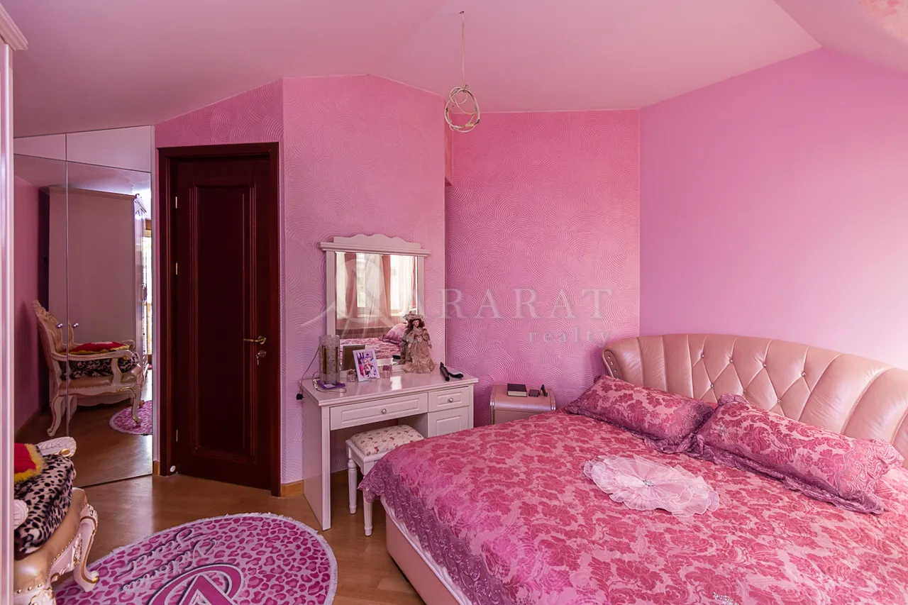 House for sale خیابان مامیکونیانتس, عربگیر ایروان, 161986