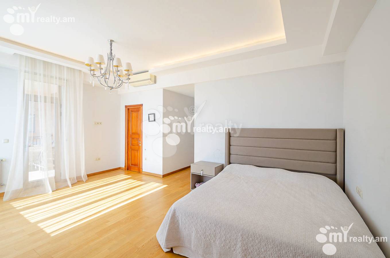 4 bedroom apartment for sale خیابان آنتارایین, مرکز شهر ایروان, 151536