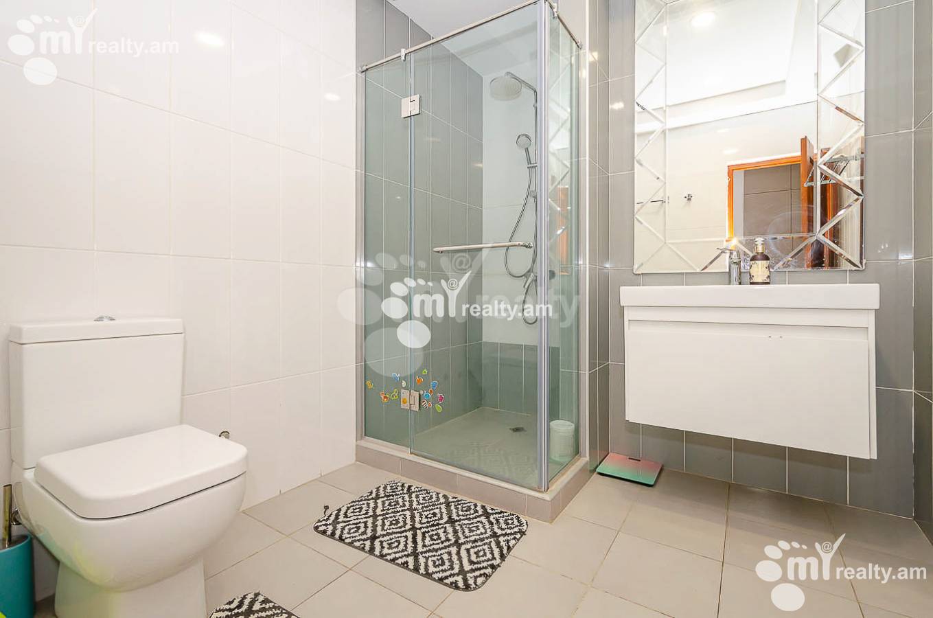 4 bedroom apartment for sale خیابان آنتارایین, مرکز شهر ایروان, 151536