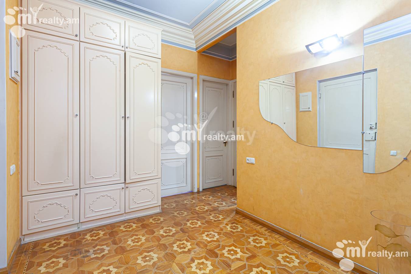 3 bedroom apartment for sale Isahakyan St, Center Yerevan, 154660